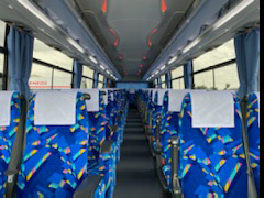 大型バス　定員60人乗り（正座席49席＋補助席11席）