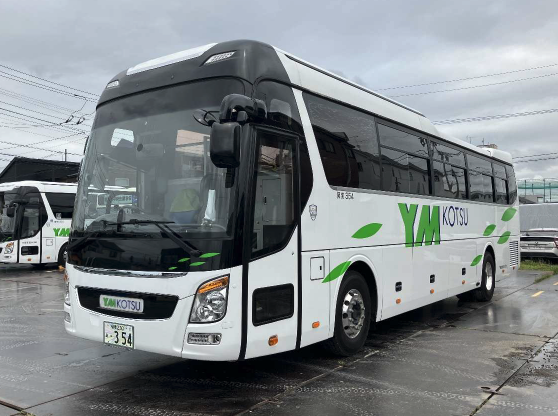 大型バス　56人乗り（正座席49席＋補助席7席）